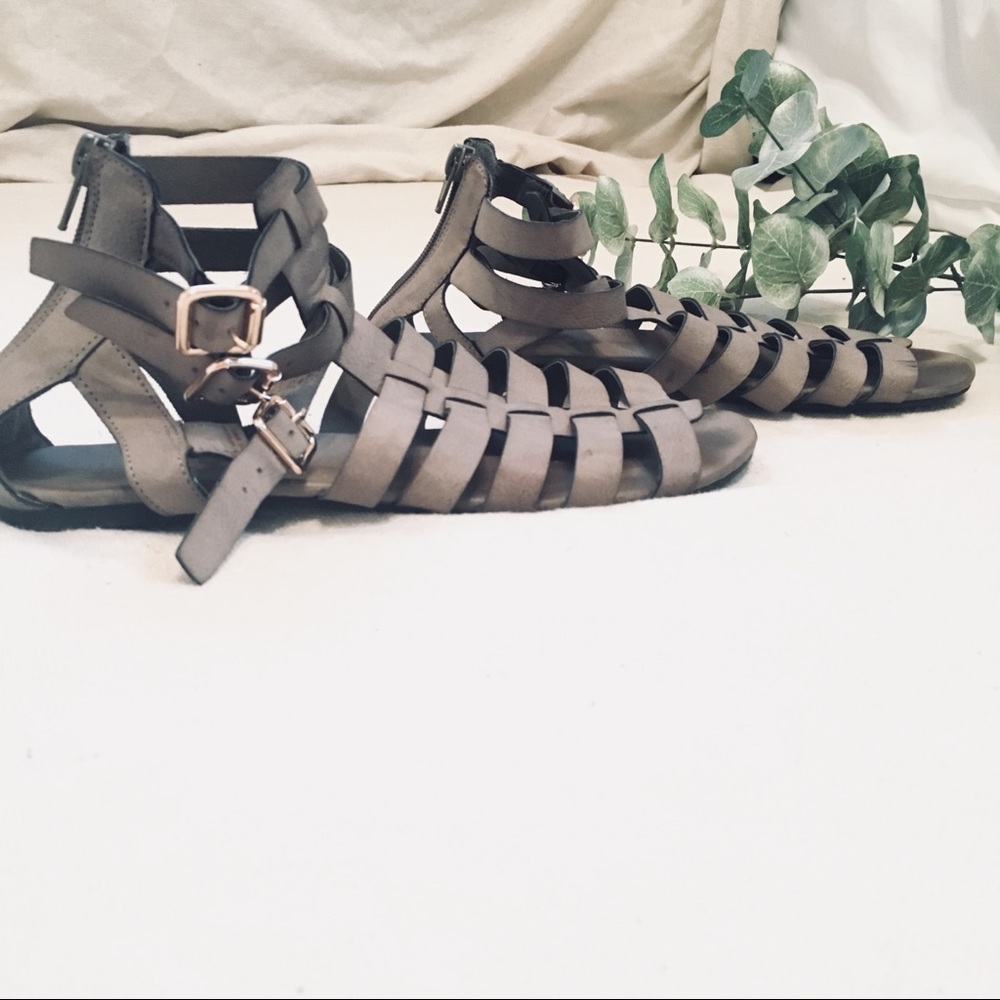‼️LAST CHANCE‼️ 🌿 Taupe Sandals